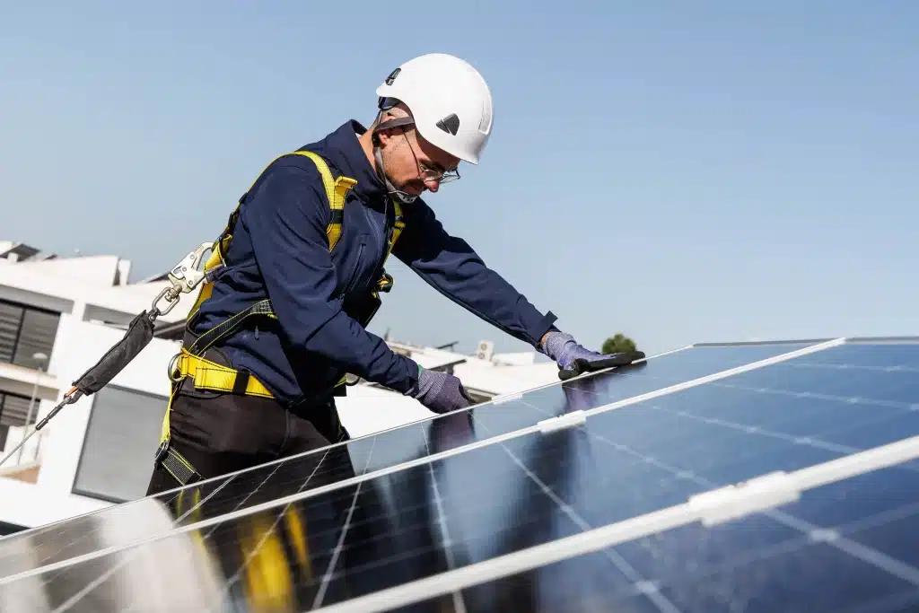 Servicio de mantenimiento gratuito para instalaciones de placas solares